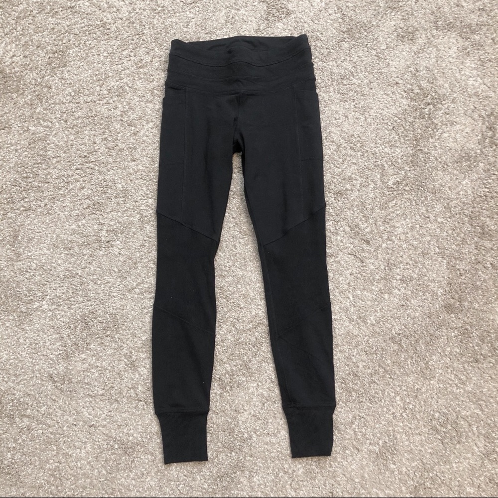 Athleta Black Cuffed Hem Leggings w/ Pockets